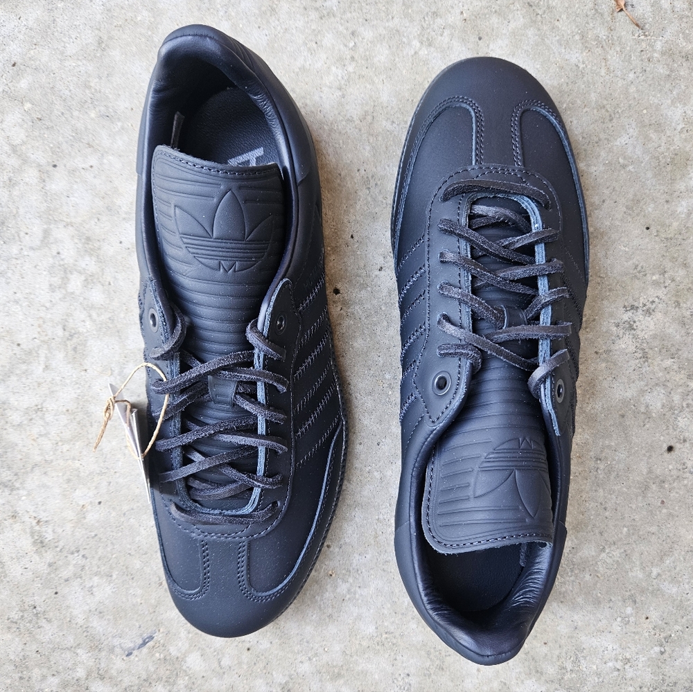🔥NWT Unisex Humanrace Sneakers